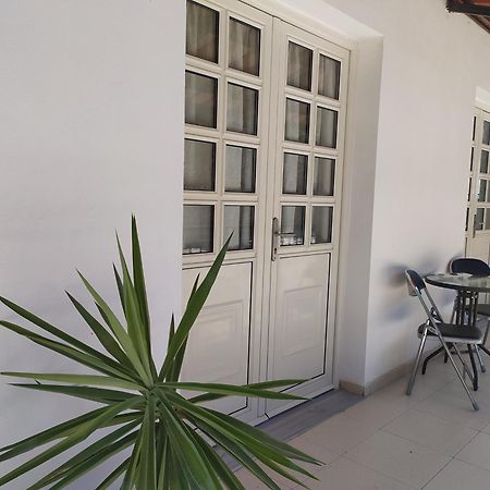 Retzos Rooms Himare Exterior foto