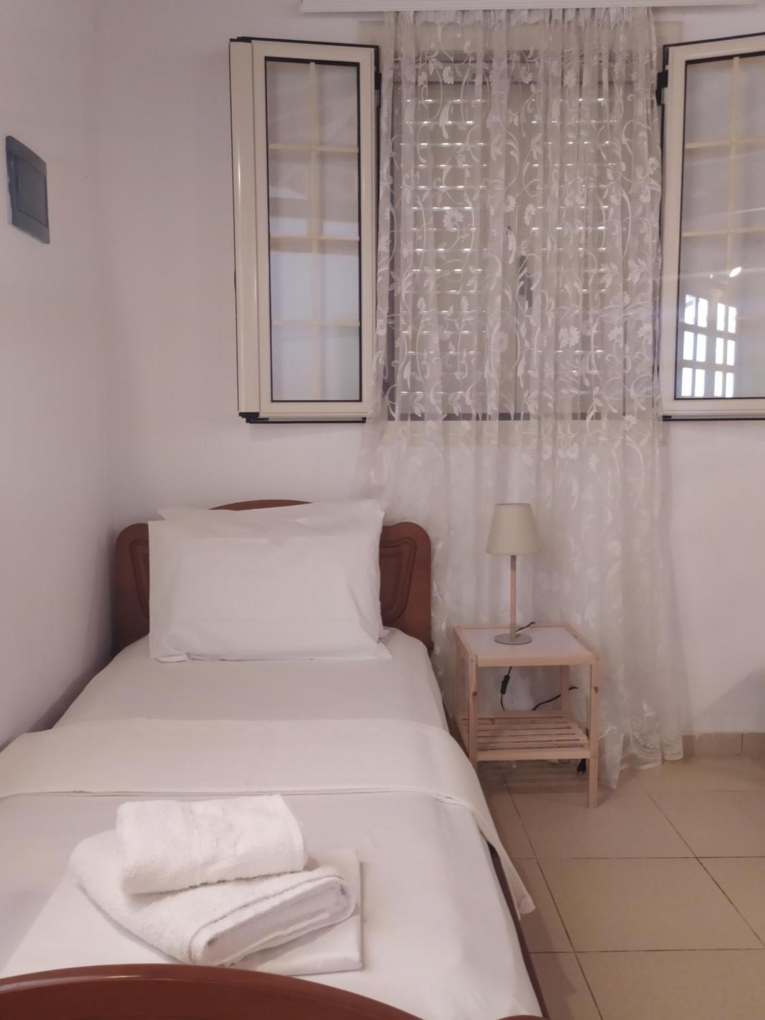 Retzos Rooms Himare Exterior foto