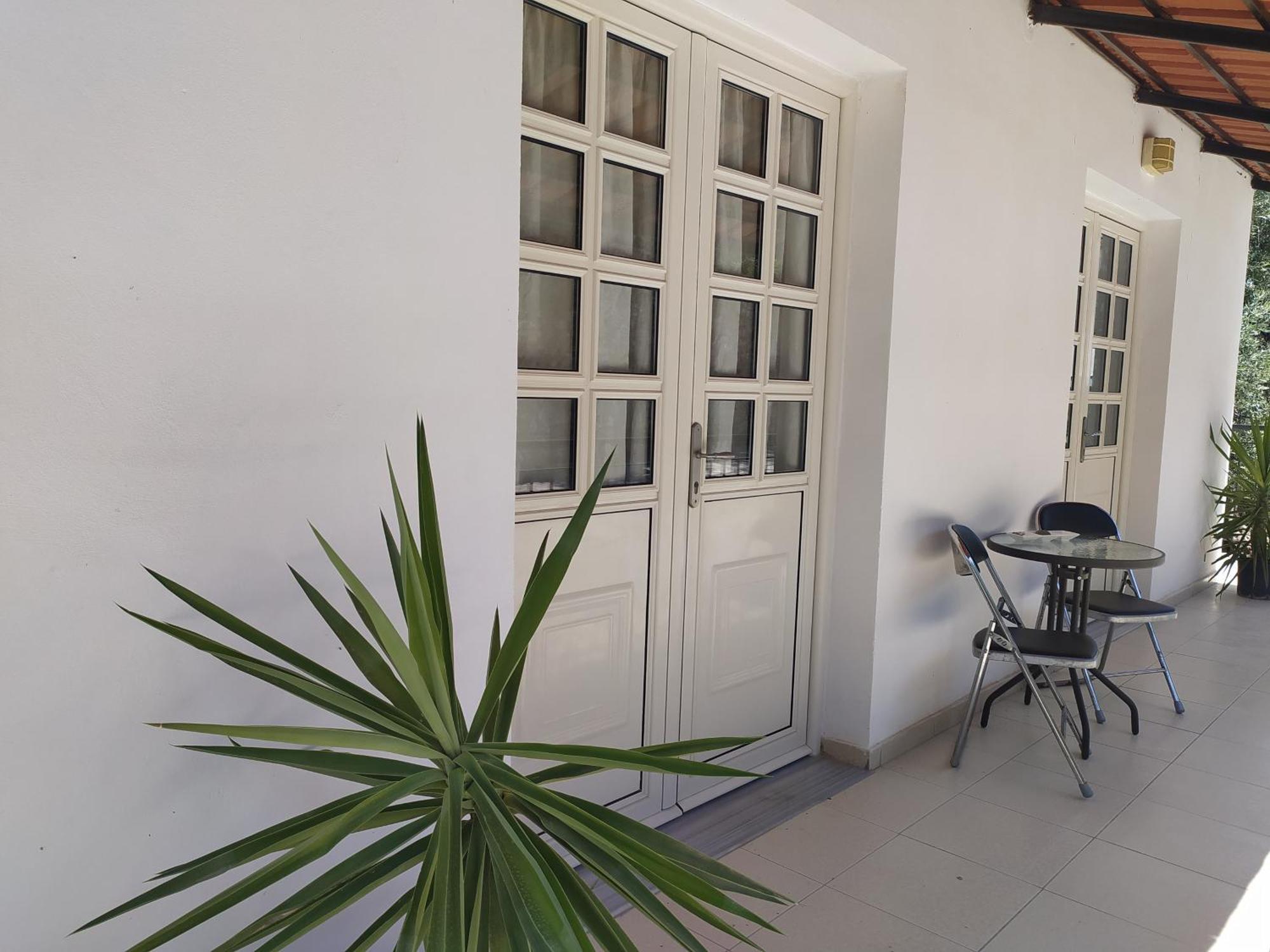Retzos Rooms Himare Exterior foto