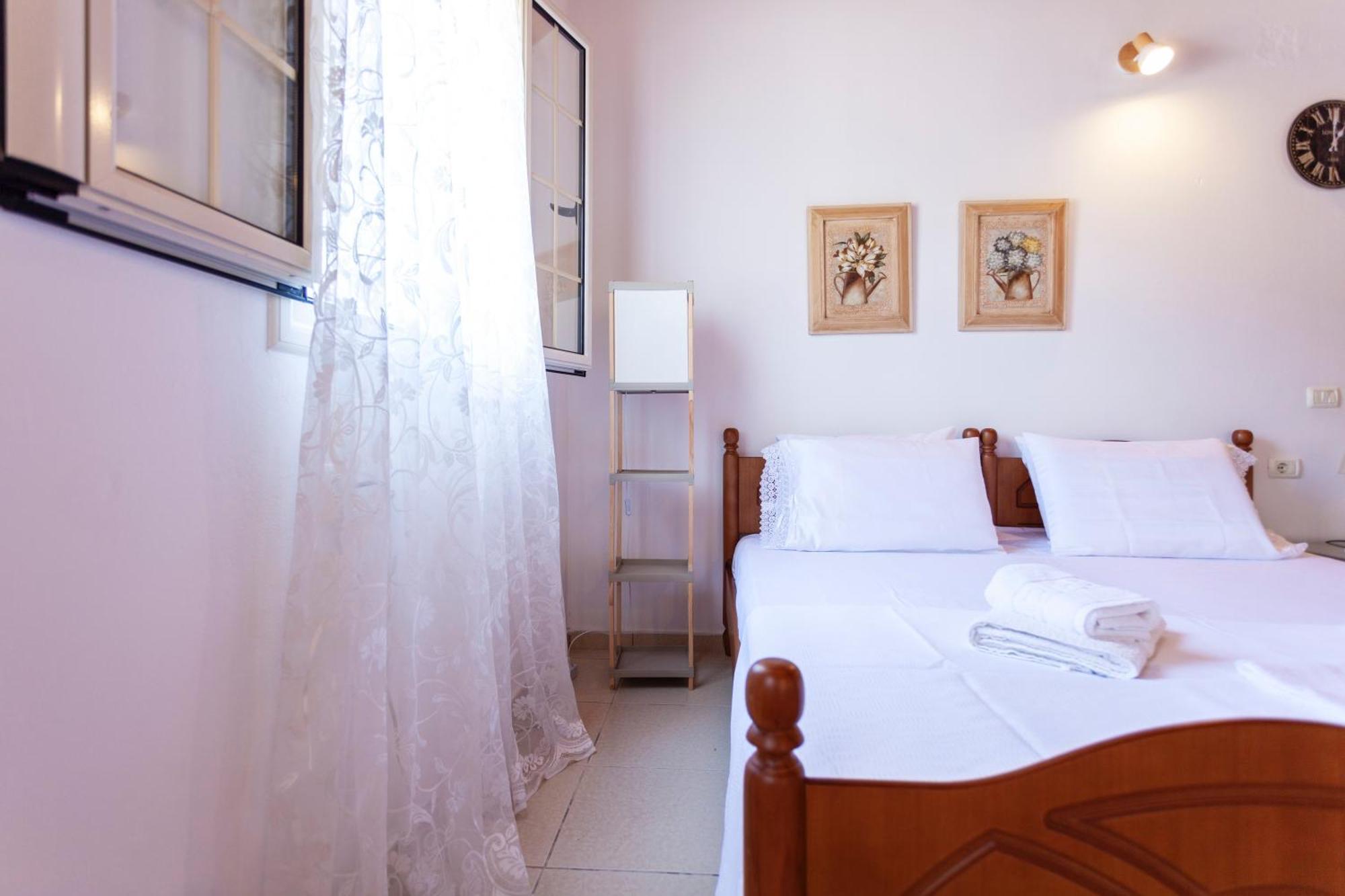 Retzos Rooms Himare Exterior foto