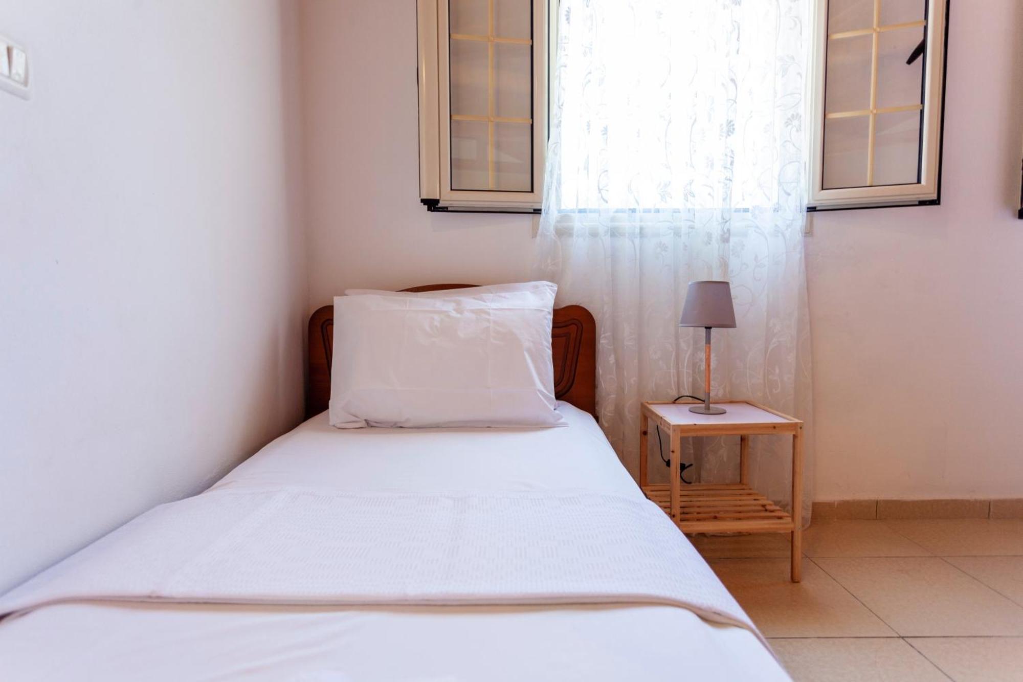 Retzos Rooms Himare Exterior foto