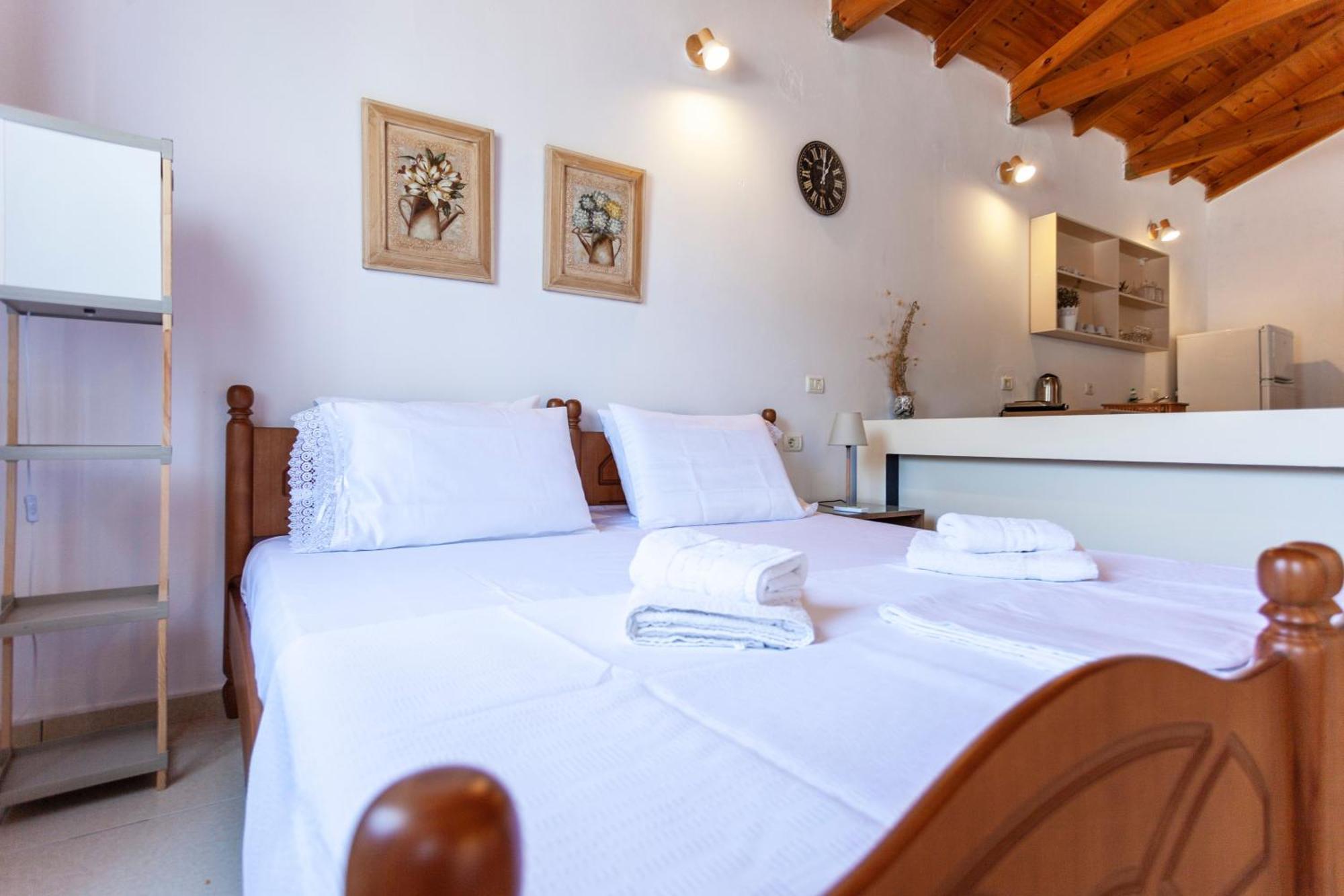 Retzos Rooms Himare Exterior foto